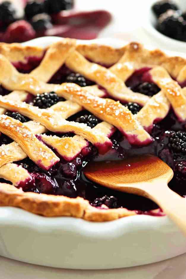 Blackberry cobbler with pie crust